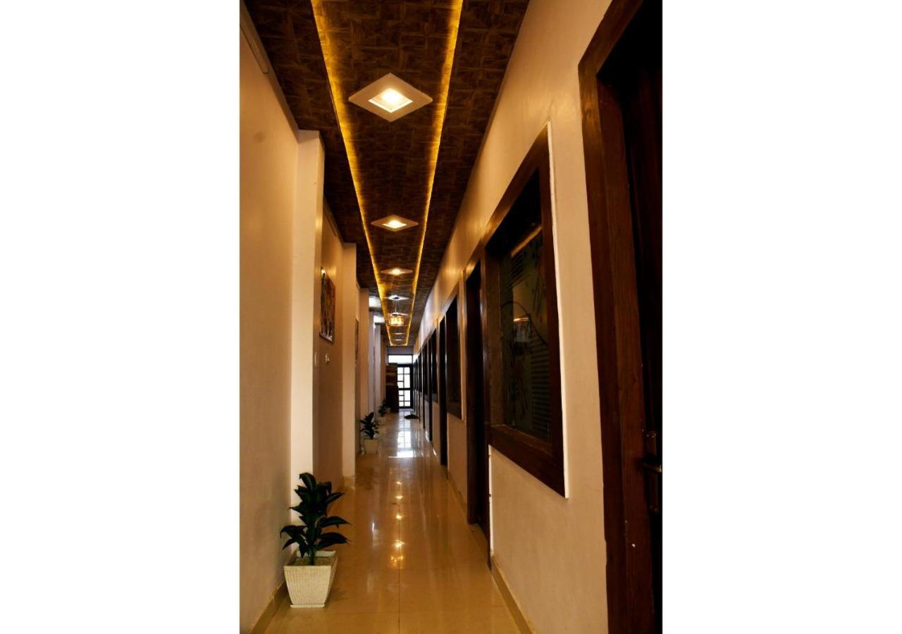 Tirupati Balaji Inn Bageshwar Dham Basari Екстер'єр фото